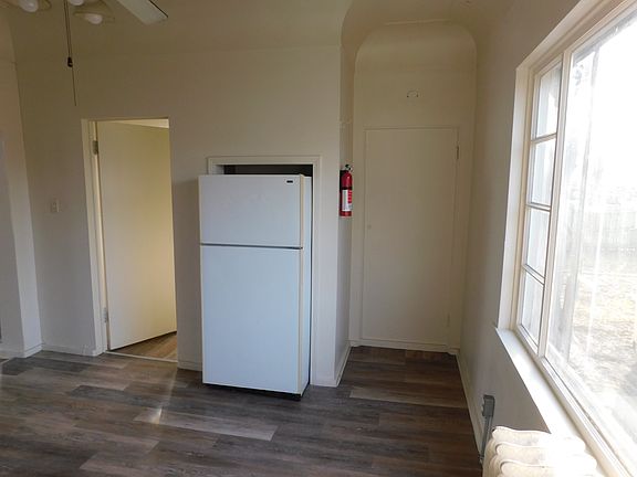 2nd image of 838 Howard St #2
