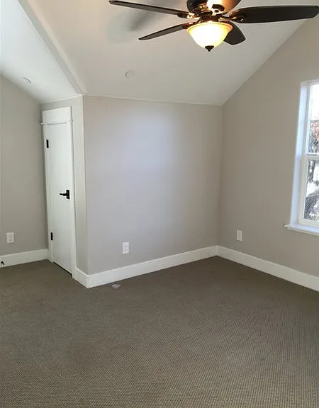 406 E 8th St — Photo 3