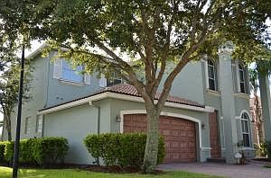 3rd image of 1221 W Magnolia Cir