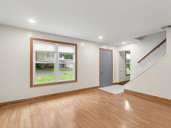 3rd image of 136 Brookside Ave