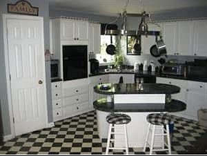 5th image of 3306 Poplar Dr