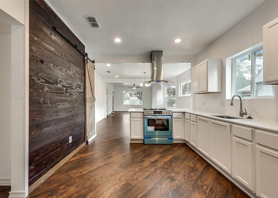 1st image of 621 Park Dr