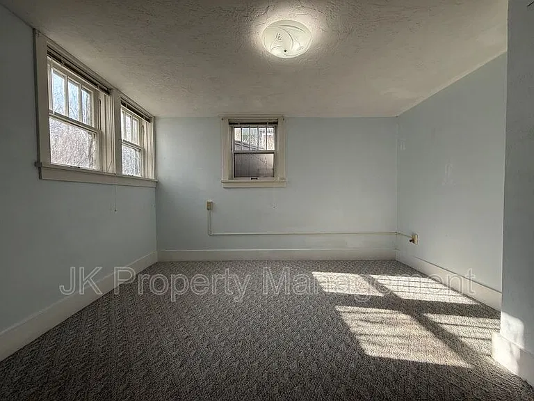 2217 1st Ave S #LOWER — Photo 10