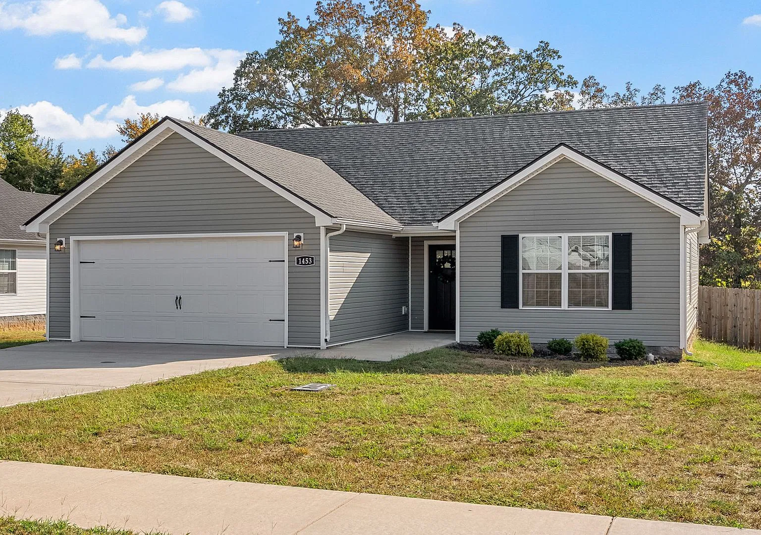 3 Bedroom 2 Bath Dog Friendly Home For Rent! — Photo 1