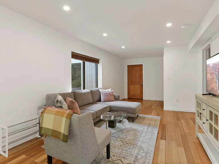 2360 S Arlington Ridge Rd — Photo 3