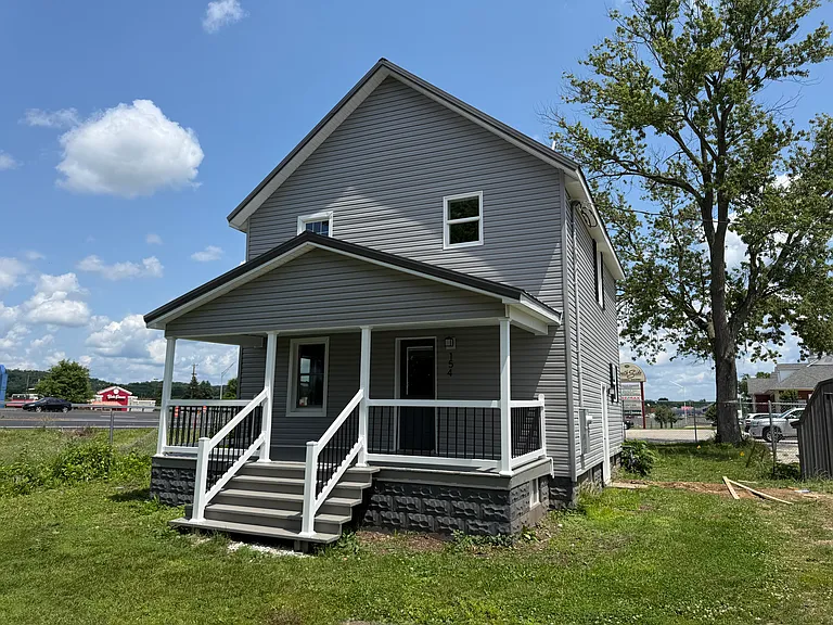 154 Clay Ave SE — Photo 1