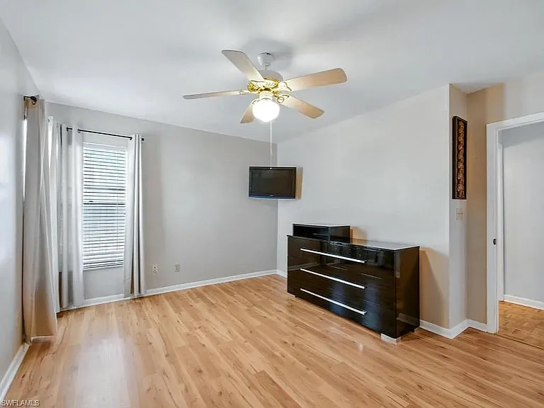 851 Perrine Ct — Photo 12