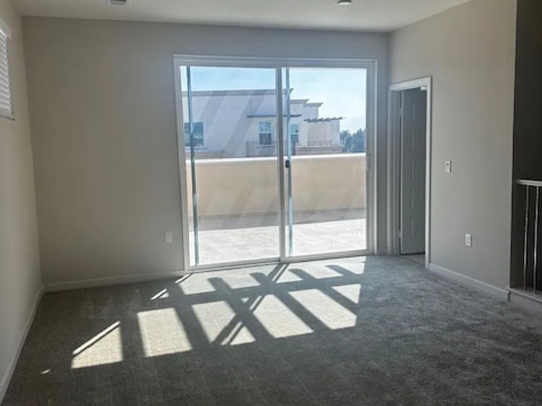 765 Winchester Dr — Photo 6