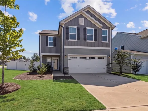 146 Centerpiece Dr, High Point, NC 27265
