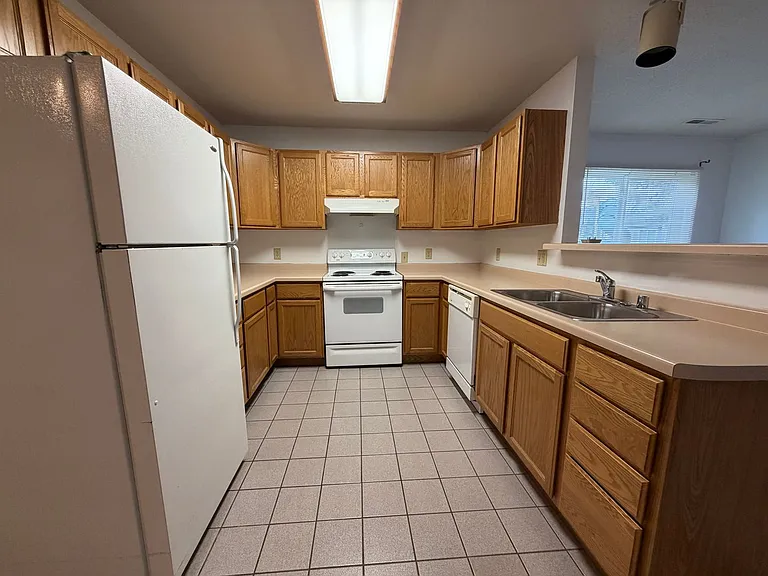 4300 Fireclay Ct — Photo 7