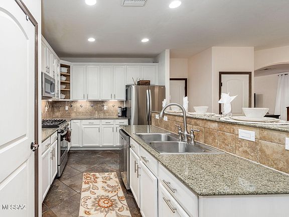 5th image of 1078 W Garden Grove Dr