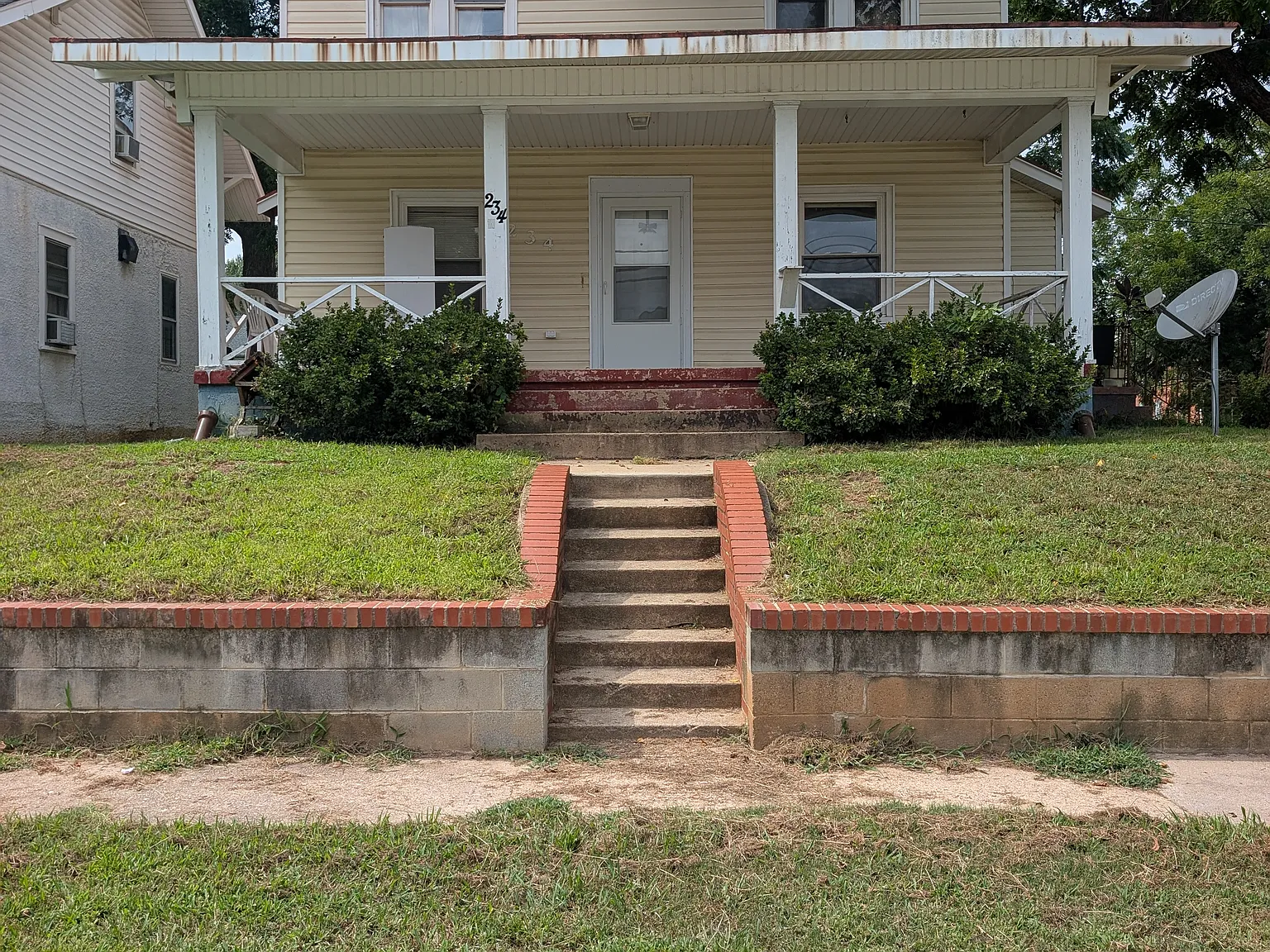 3 bed, 1300 sqft, $1,900 — Photo 1