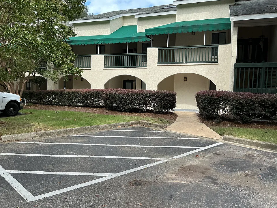 109 Westlake Ct