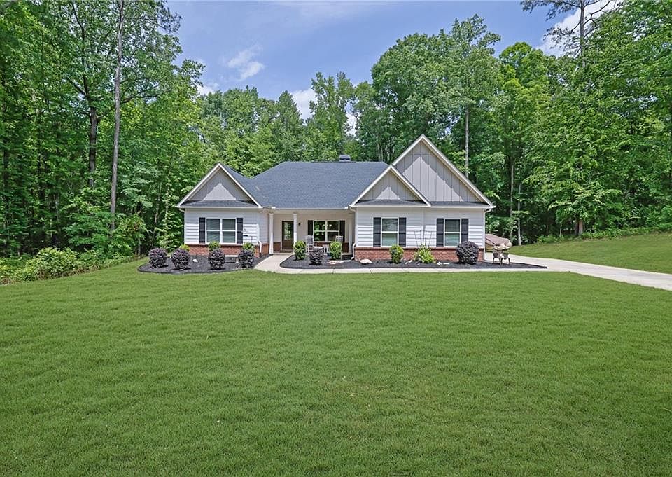 1st image of 125 Hawthorn Ln