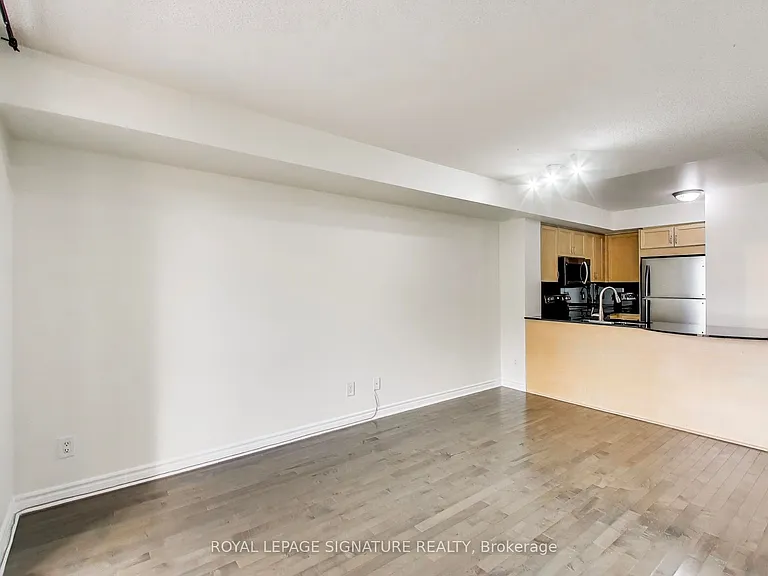18 Kenaston Gdns #203 — Photo 6