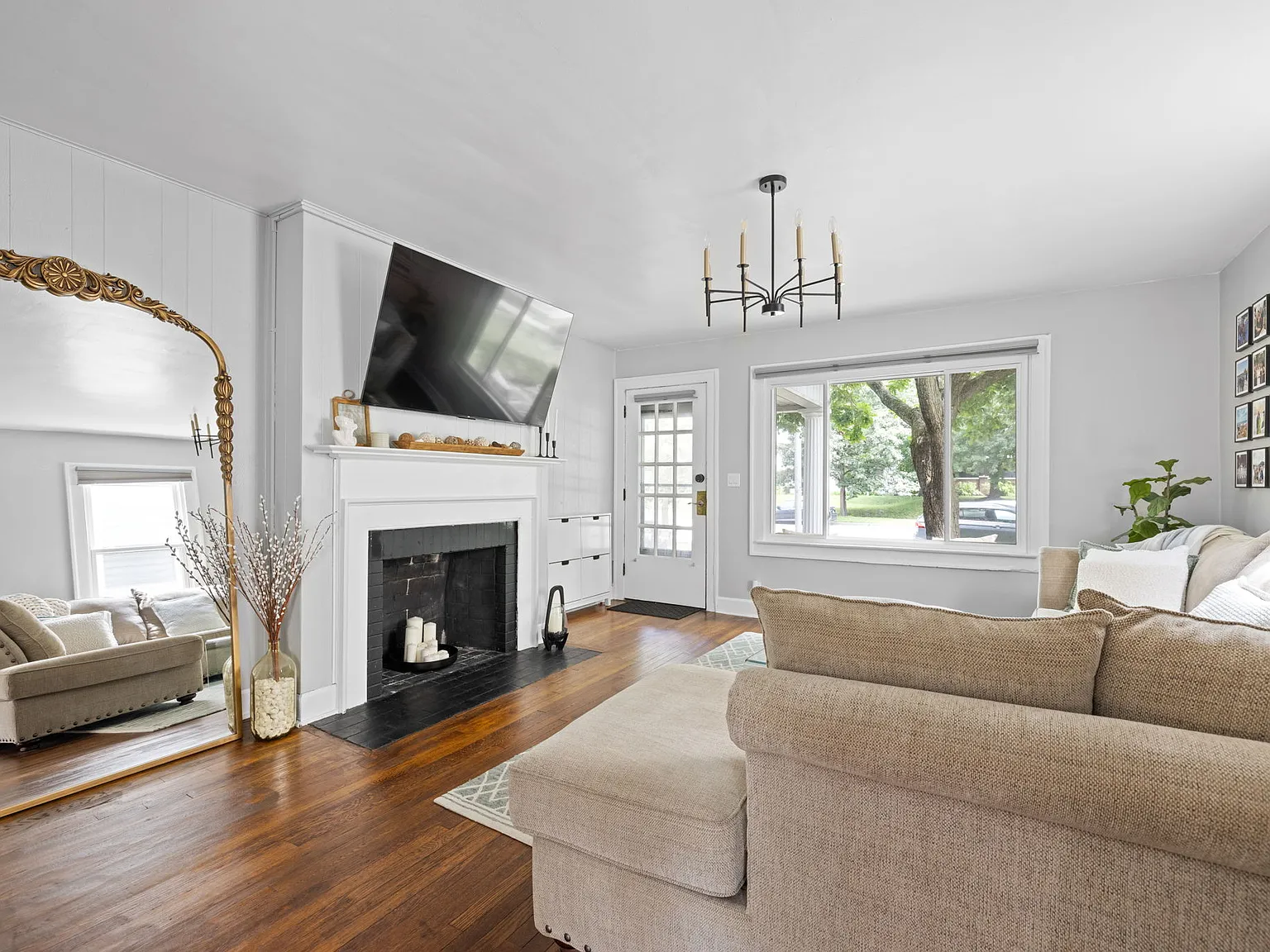 3 bed, 1.5 bath, 1900 sqft, $1,995 — Photo 3