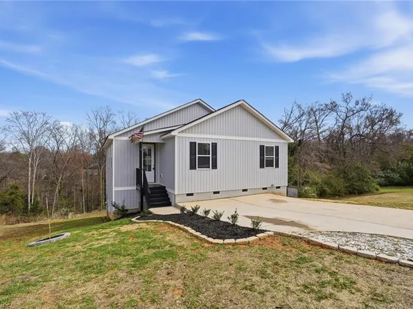 102 Snyder Ct NE, Concord, NC 28025