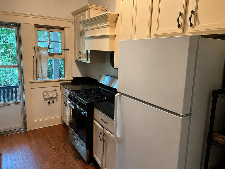1733 Preyer Ave — Photo 7