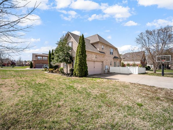 5230 Saint Ives Dr, Murfreesboro, TN 37128