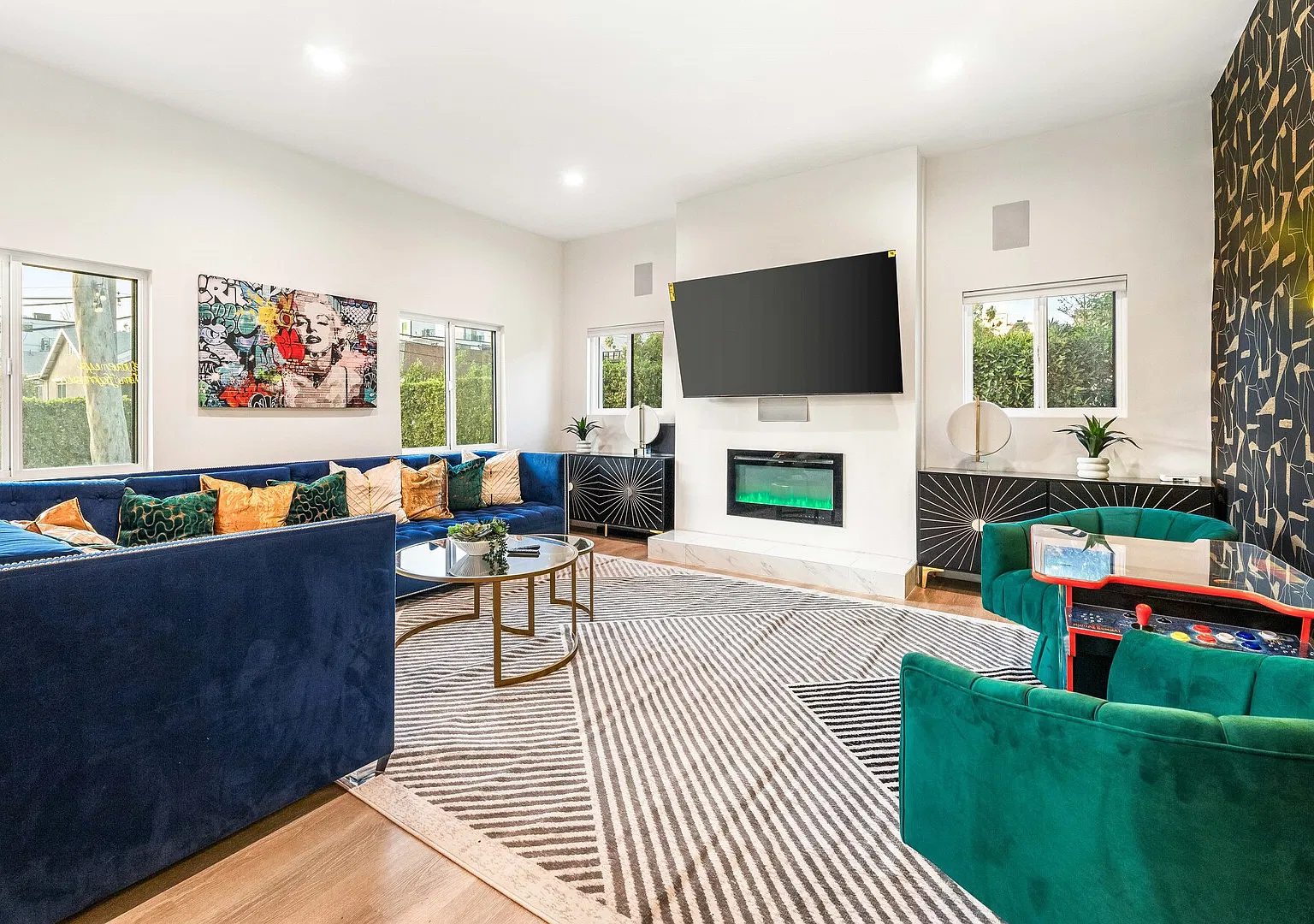 Hollywood Hideaway — Photo 1