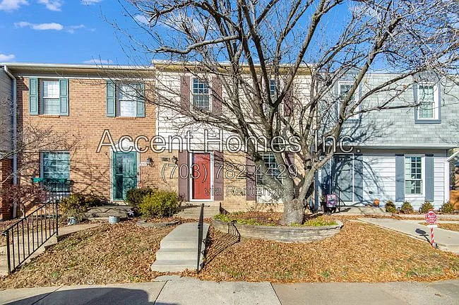 3 bed, 2.5 bath, 1280 sqft, $3,100 — Photo 3