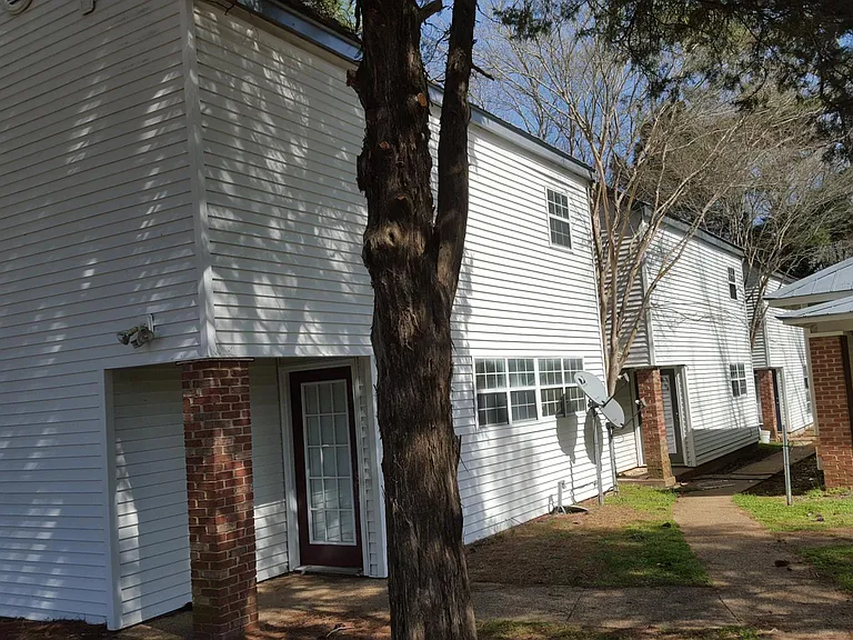 705 Whitfield St #A — Photo 2