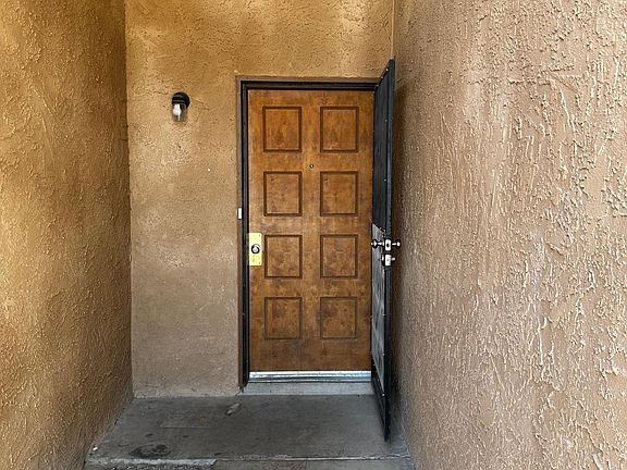 5th image of 1118 N Willow St