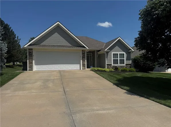 98 Continental Dr, Lansing, KS 66043