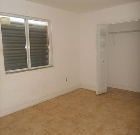 5th image of 903 NW 3rd St