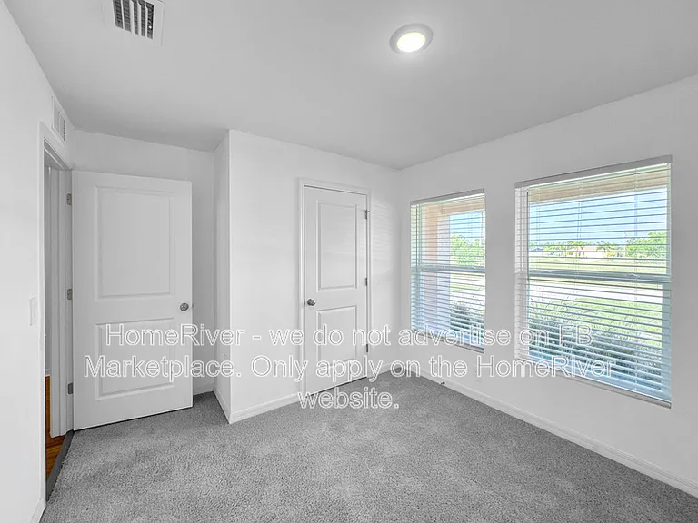 4748 NW 39th Pl — Photo 16