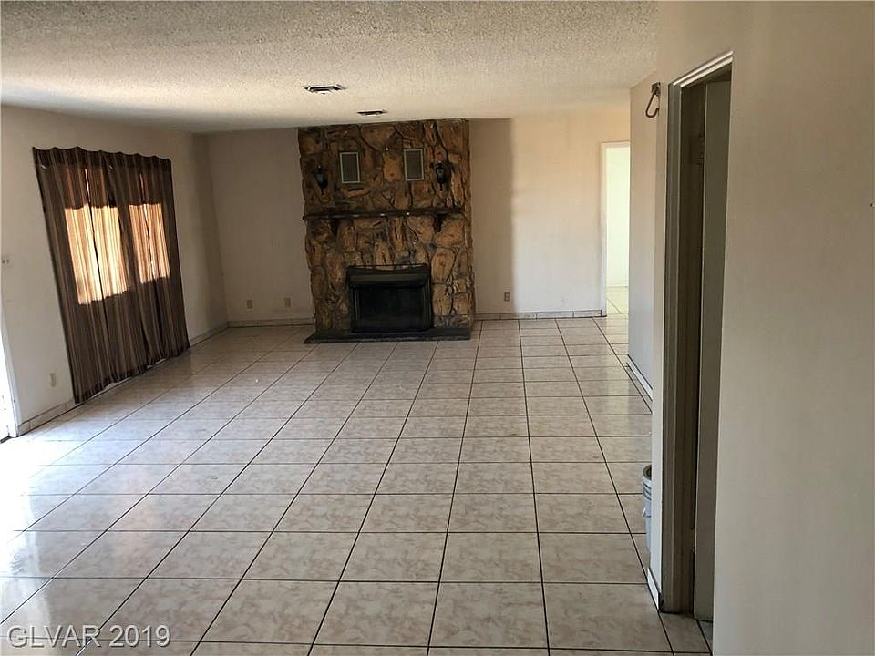 2nd image of 4530 Alpine Pl
