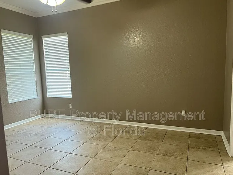 1035 SW 33rd Pl — Photo 17