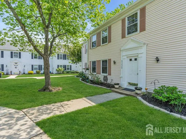 342 Narragansett Ln #O, Monroe Township, NJ 08831