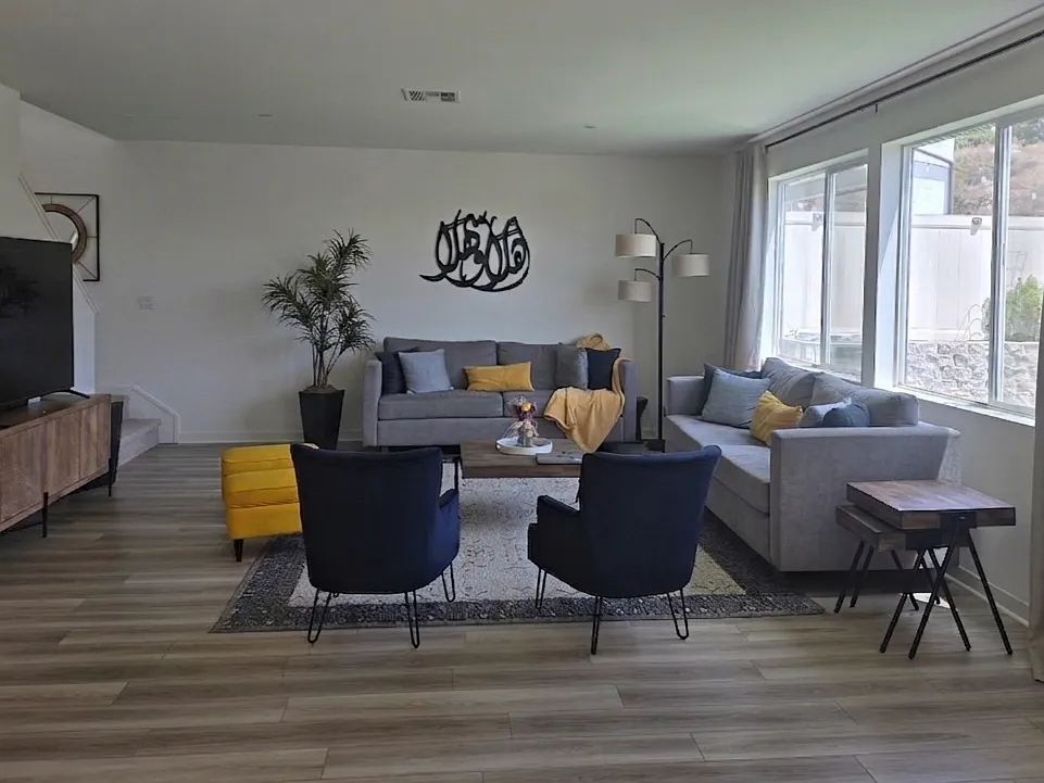 4 bed, 2341 sqft, $4,790 — Photo 4