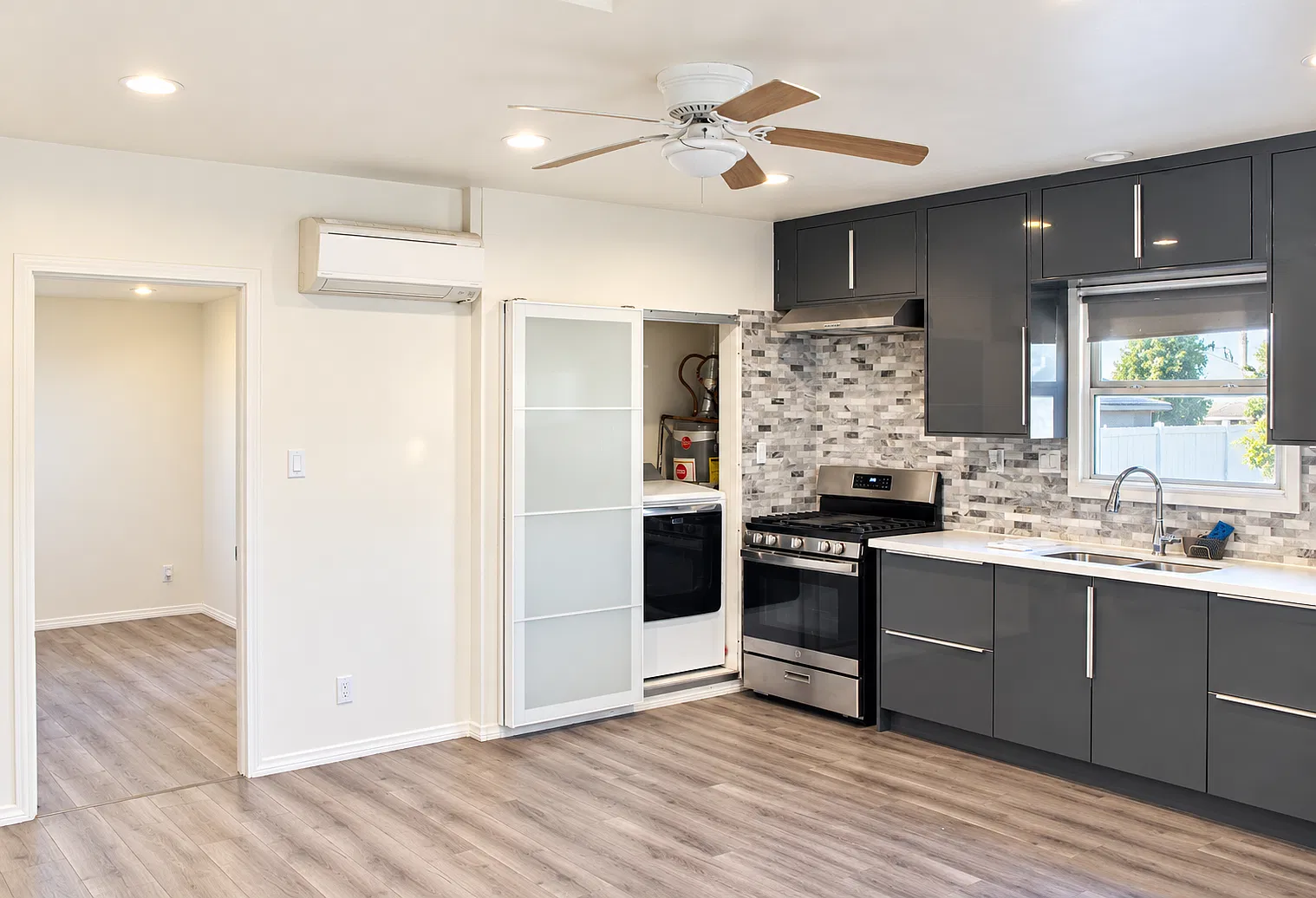 1 bed, 550 sqft, $2,050 — Photo 2