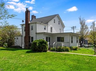 2 Oakdale Rd, Chester, NJ 07930