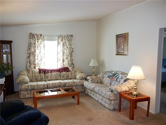 4th image of 617 Crest Ln