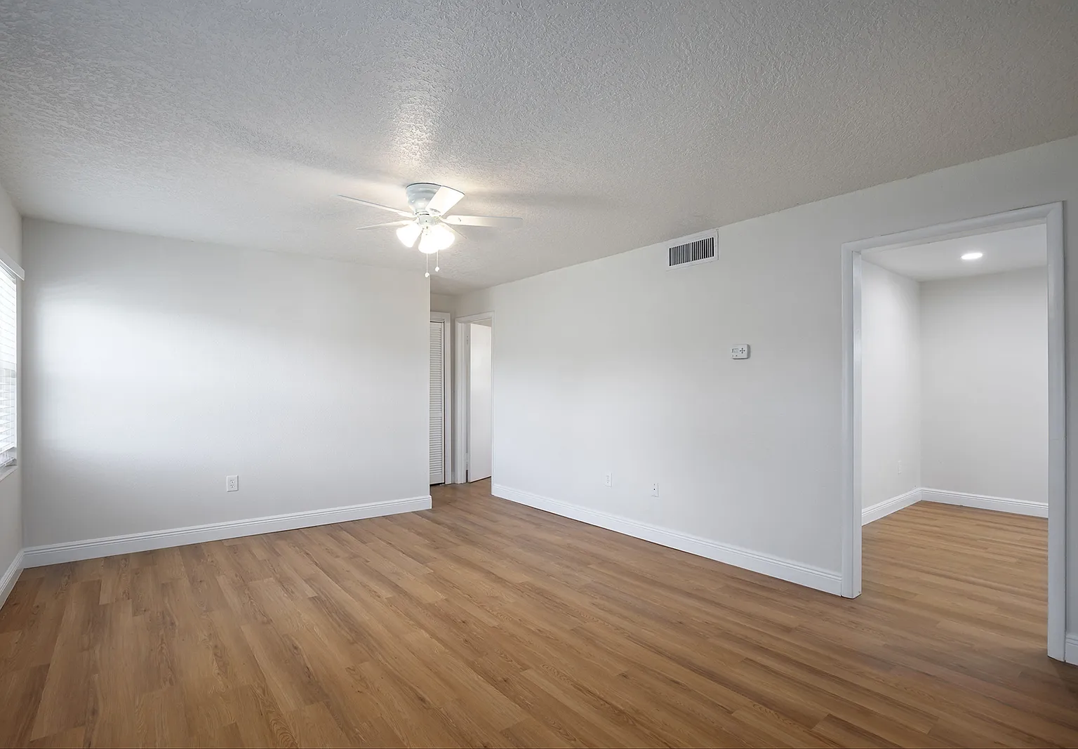 Park Plaza Apartments — Photo 4