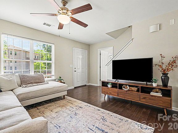 5th image of 2540 Elmin St