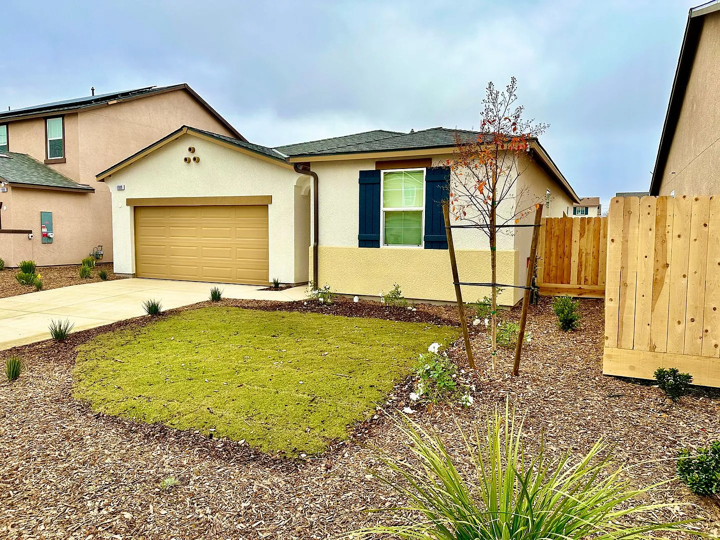 Newer 3 Bedroom, 2 Bathroom home available now — Photo 2
