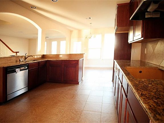 5th image of 614 Admiral Bay Ln