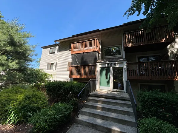 1544 Cedarwood Dr APT 355, Westlake, OH 44145