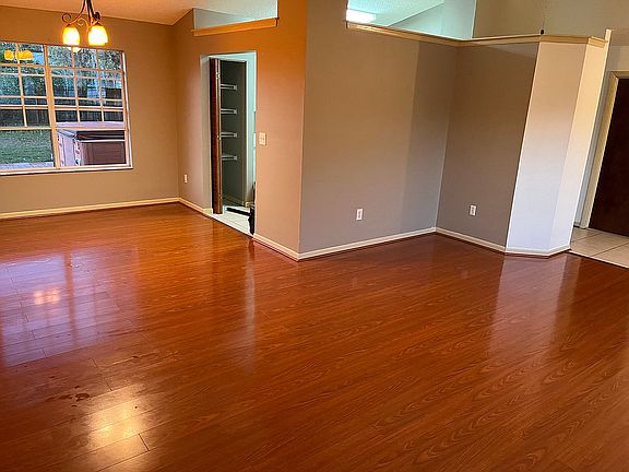 Open plan dining/living