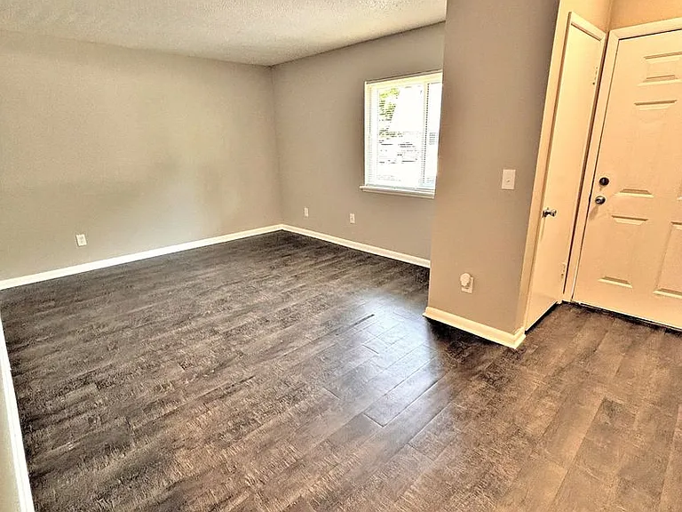 Avalon Cove Townhomes — Photo 41
