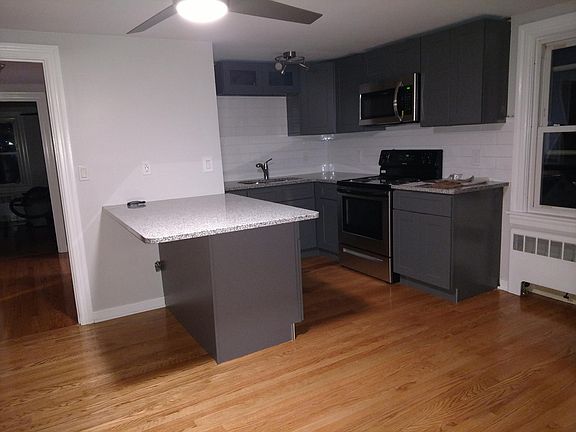 Kitchen and breakfast bar