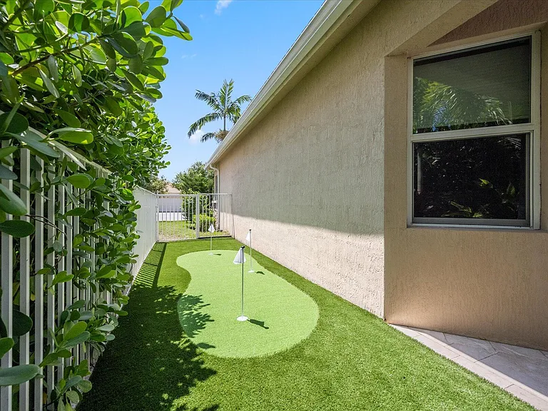 8152 Butler Greenwood Dr — Photo 23