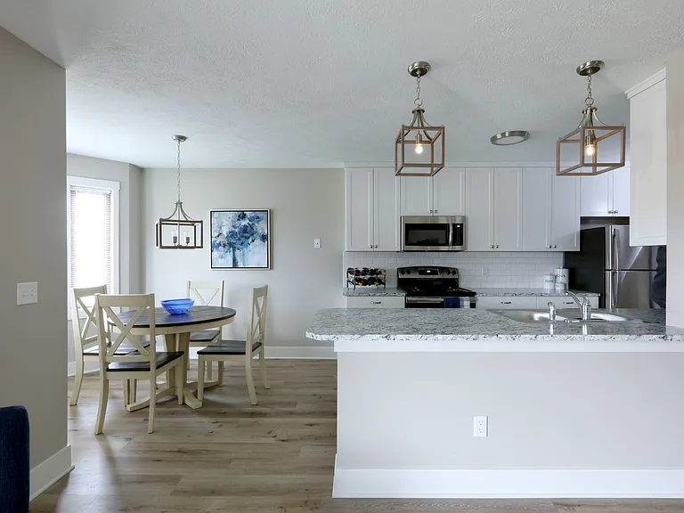 Oak Tree Apartments — Photo 33