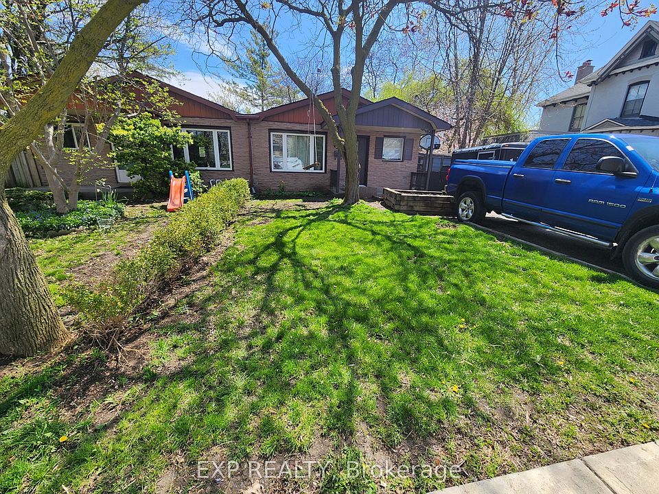 1st image of 87 Wellington St E