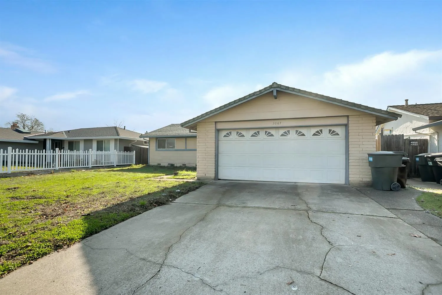 3067 Rosemont Dr photo 1