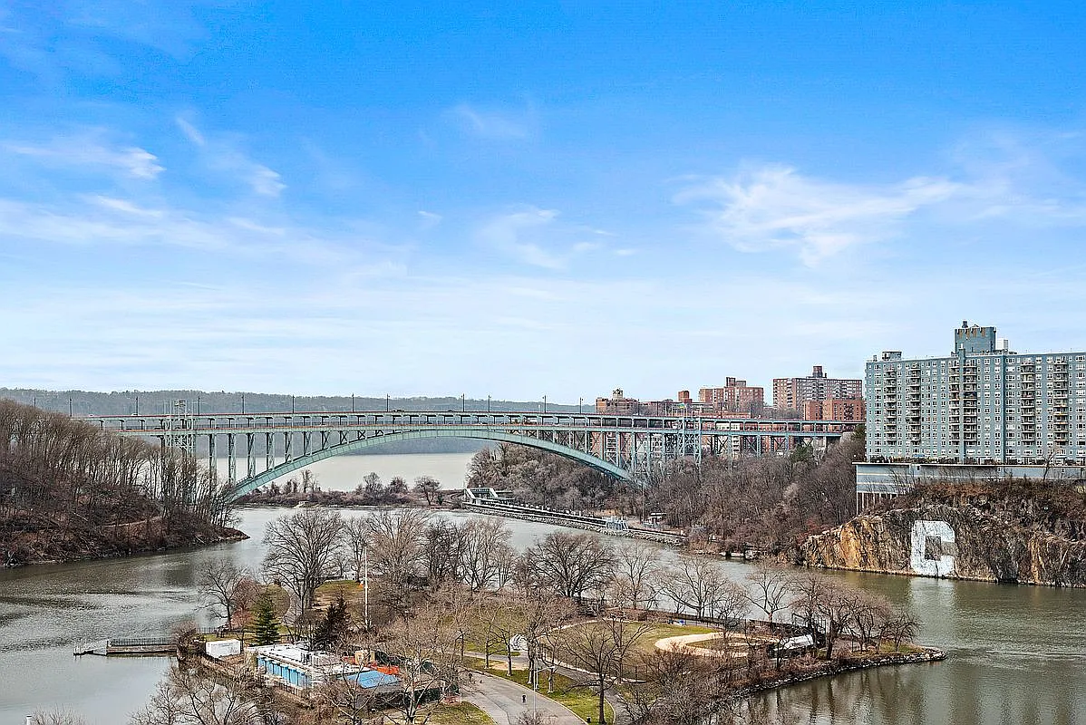579 W 215th St APT 5A photo 1